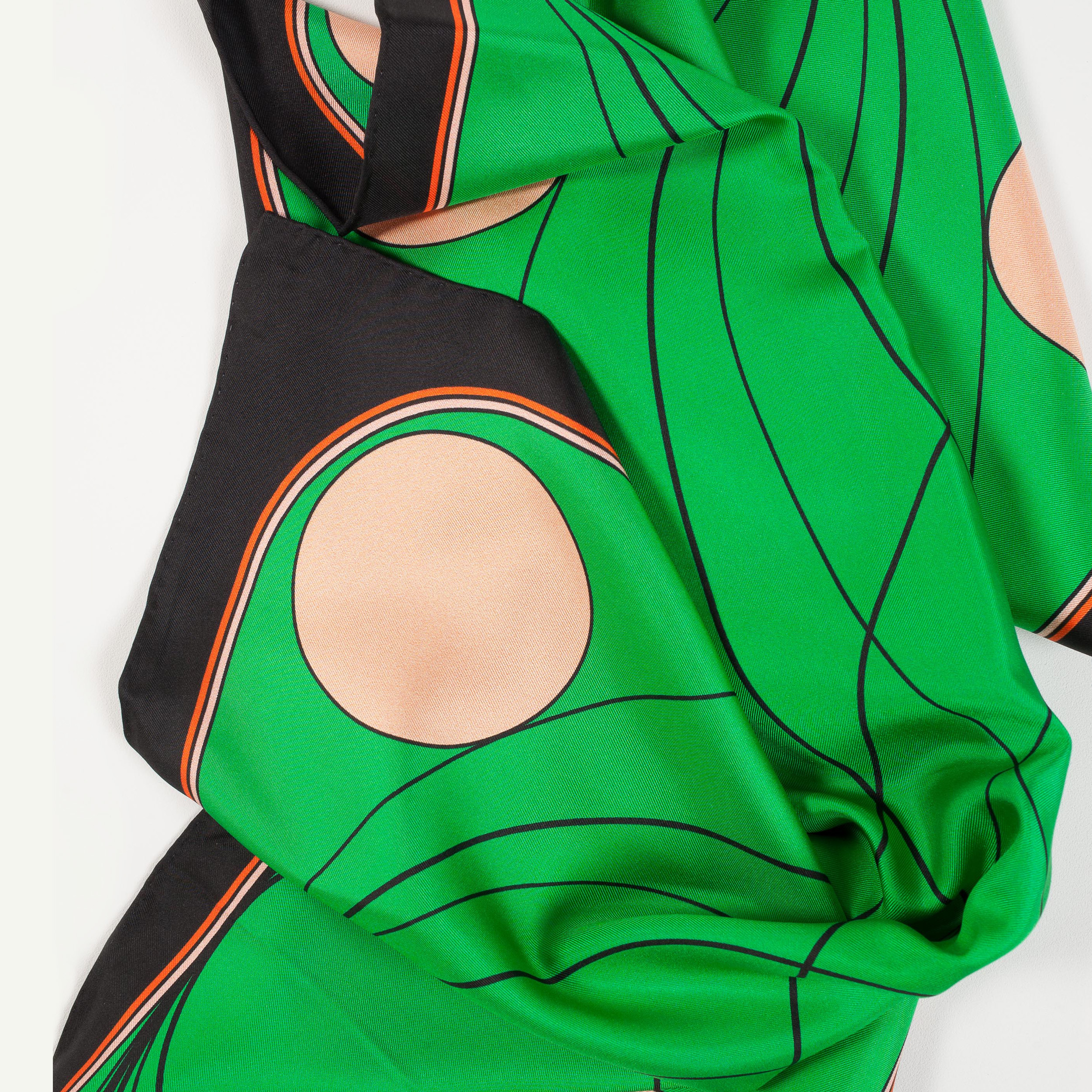 détail foulard en soie vert