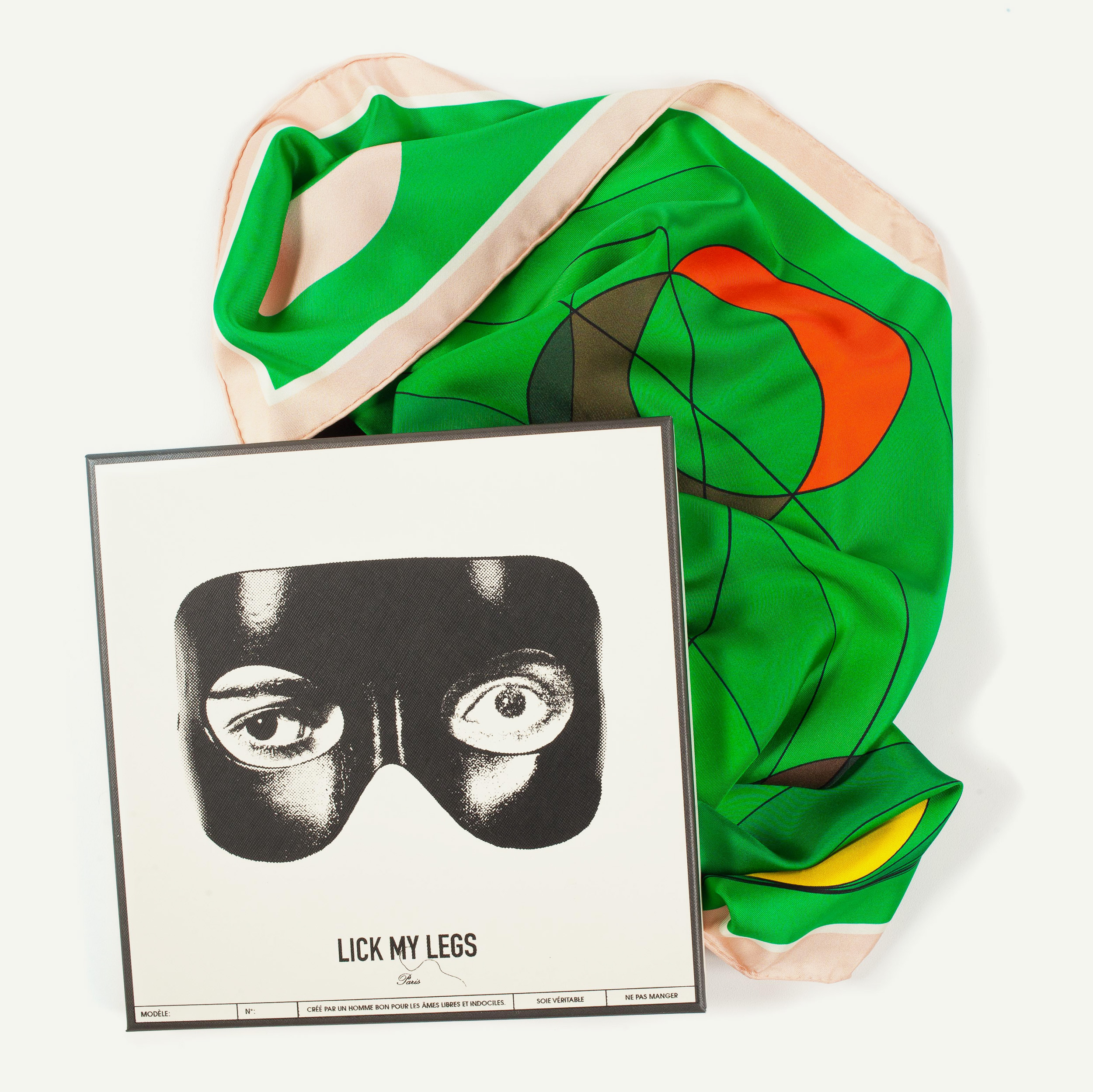 carré de soie vert et son écrin