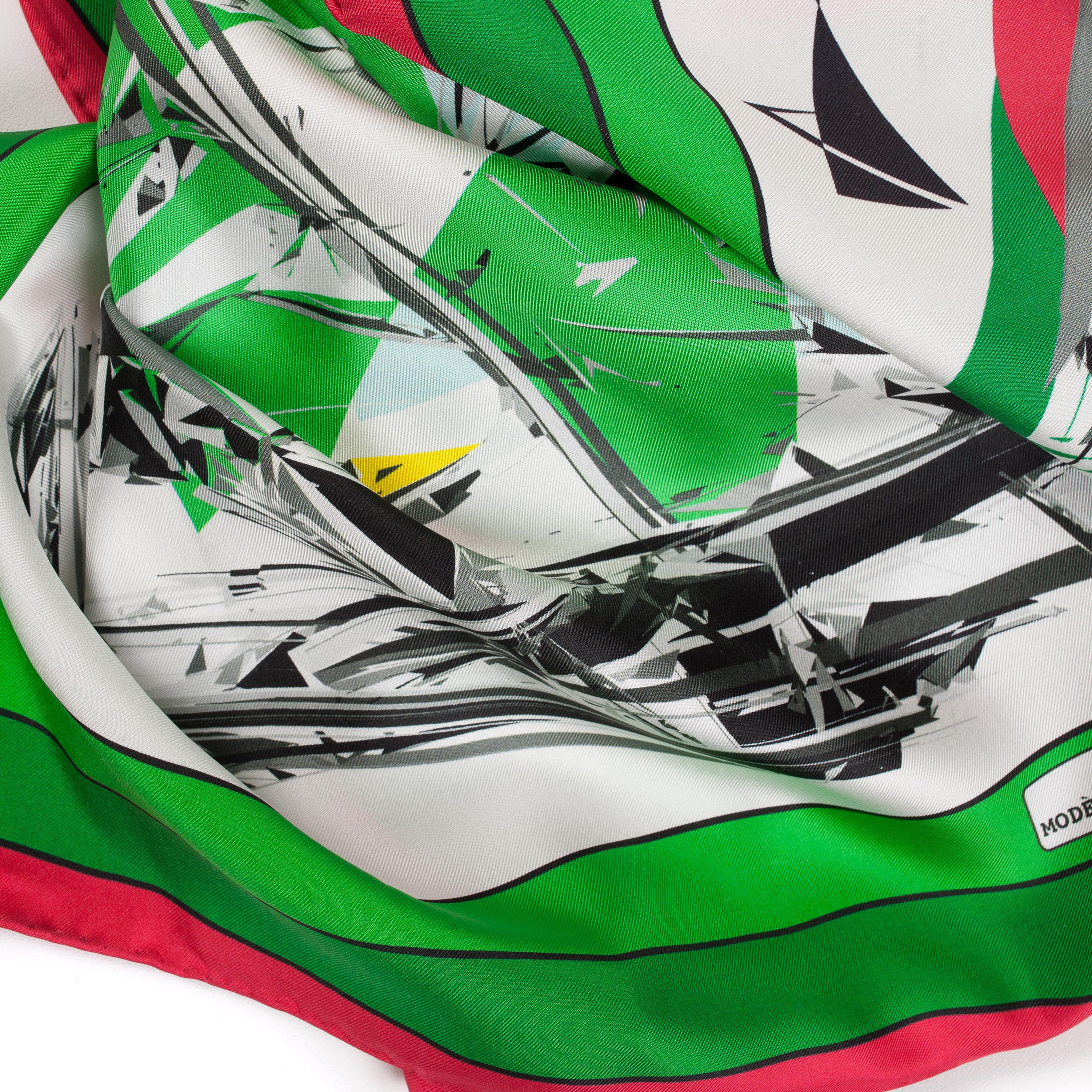 carré de soie vert et rouge