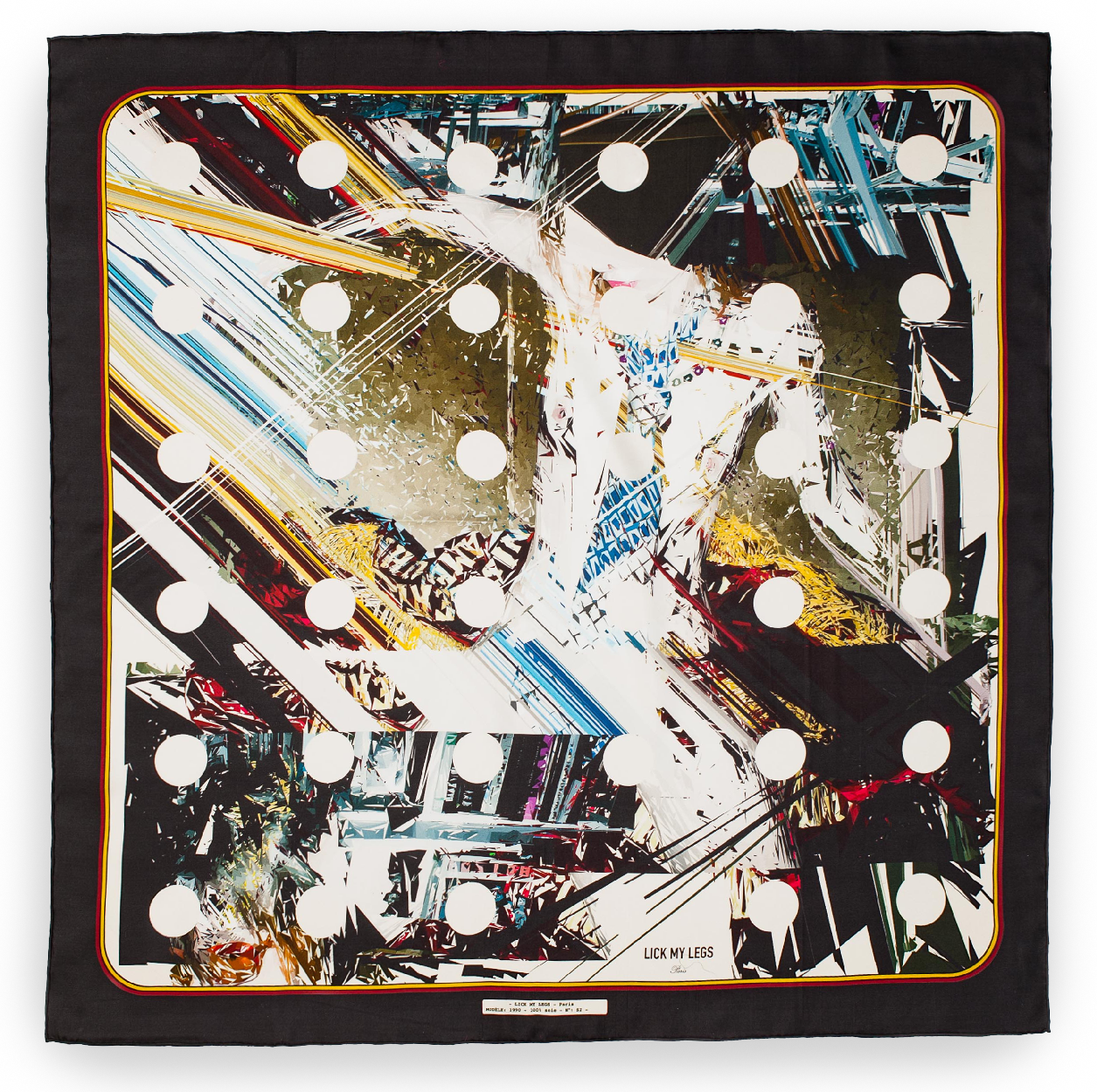 photo d'un carré en soie graphique