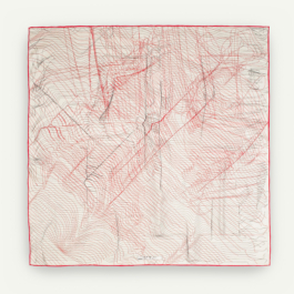 photo d'un carré en soie beige aux bordures rouges. 