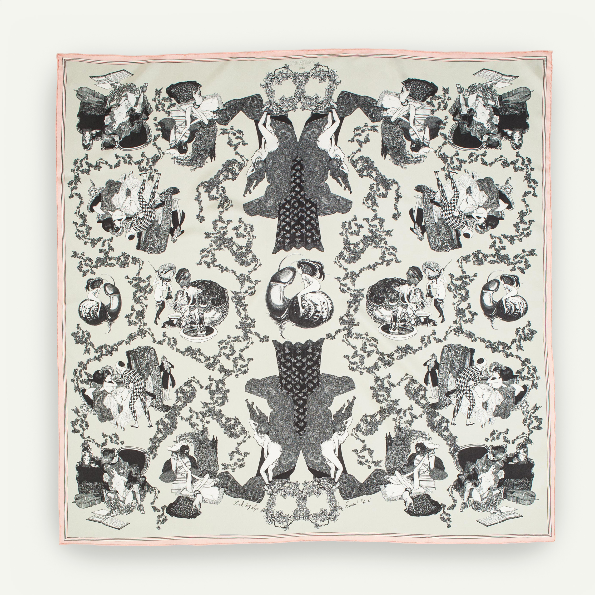 photo d'un carré en soie imprimé toile de jouy